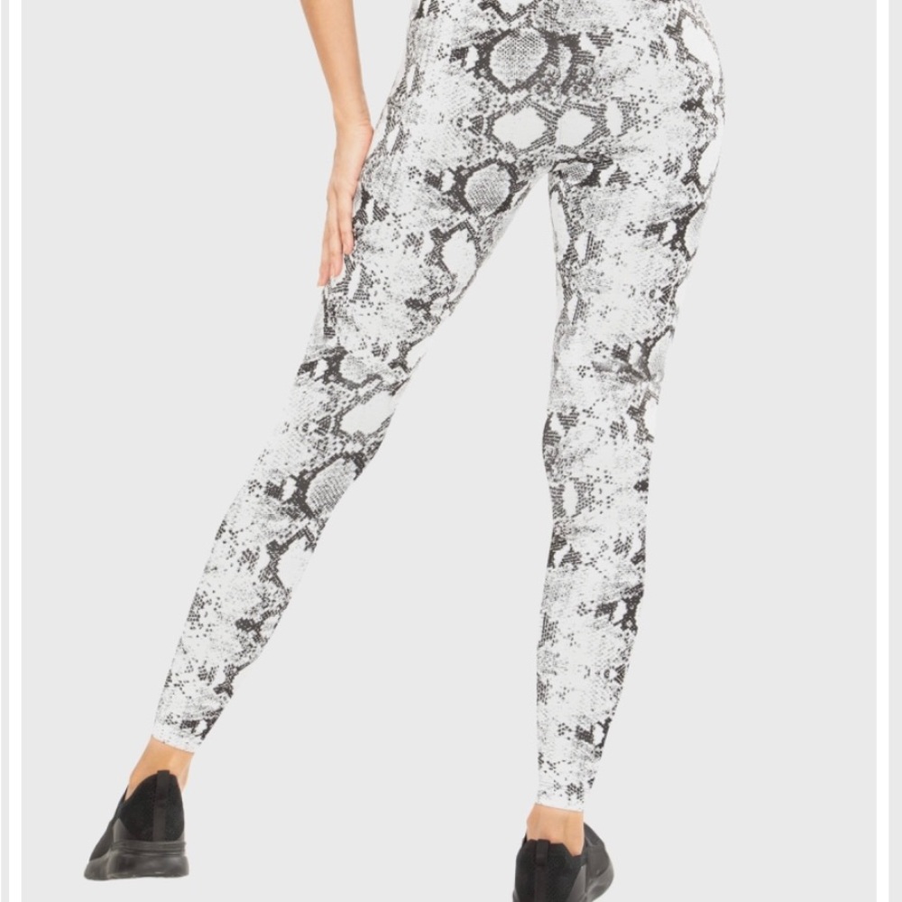 Koral Drive Python High Rise Legging - Picture 13 of 14